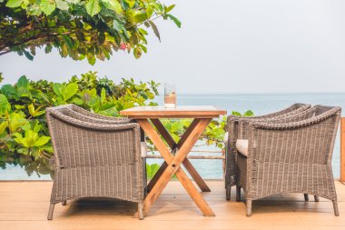 Boş sandalye ve masa açık Manzaralı