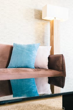 Yastıklar ve salon iç kanepe