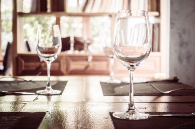 boş şarap bardakları