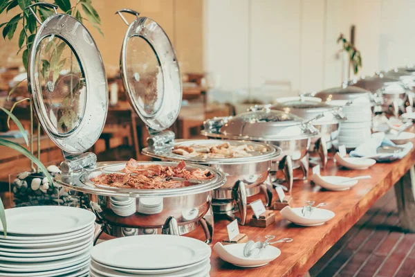 Ontbijtbuffet in het restaurant van hotel catering — Stockfoto