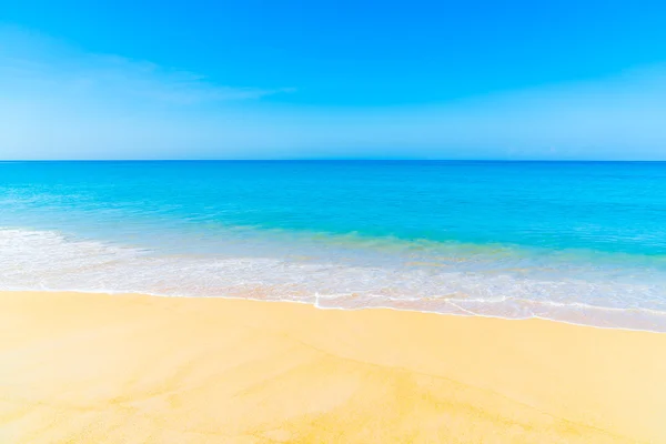 Hermosa playa y mar — Foto de Stock