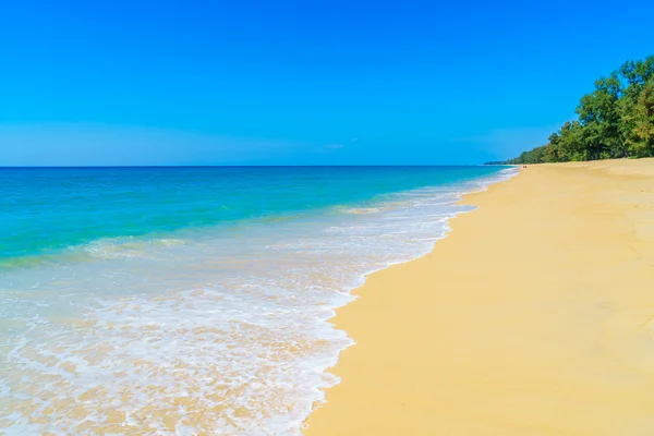 Hermosa playa y mar — Foto de Stock