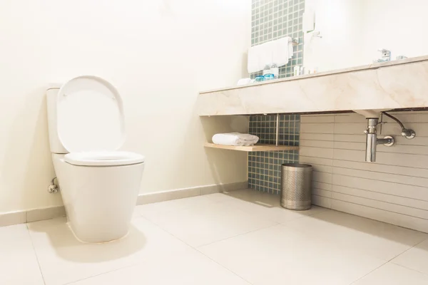 White Toilet seat in Bathroom — Stock Photo, Image