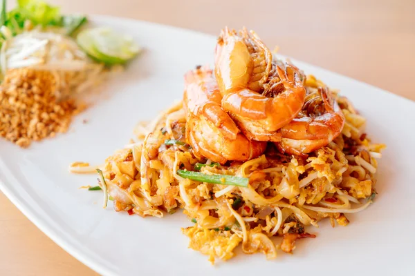 Pad thai noodles — Stock Photo, Image