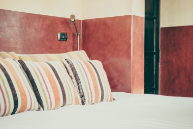 Yastık ve yatak Fas tarzı ile