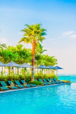 Güzel lüks otel yüzme havuzunda