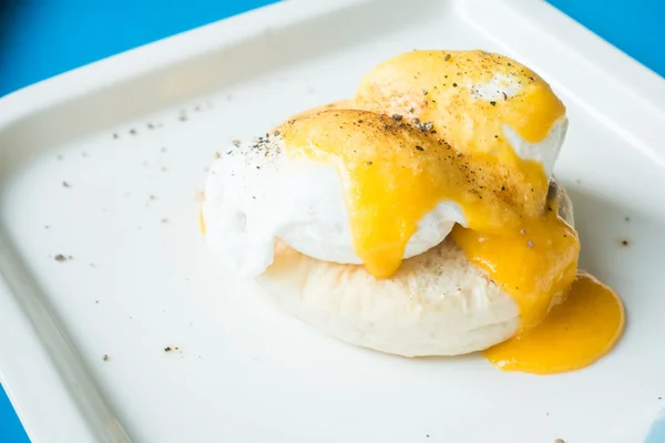 Egg benedict a colazione — Foto Stock