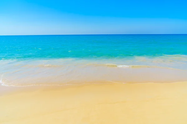 Hermosa playa y mar — Foto de Stock