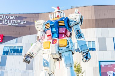 Tokyo, Japonya - Kasım 27,2015: Gundam heykeli modeli Performanc