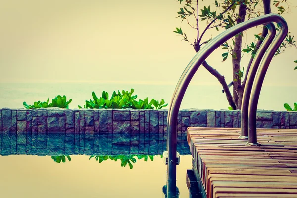 Bella piscina di lusso hotel — Foto Stock