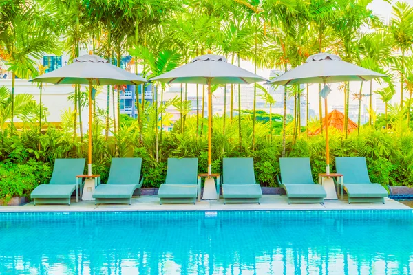 Belle piscine de luxe à l'hôtel — Photo