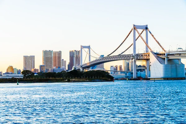 Rainbow bridge i Tokyo stad på Japan — Stockfoto
