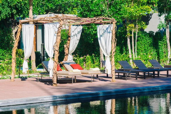Mooie luxe zwembad van het hotel — Stockfoto