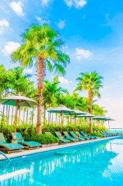 Güzel lüks otel yüzme havuzunda