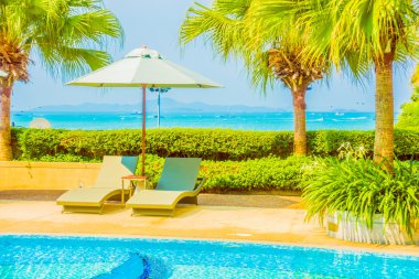 Güzel lüks otel yüzme havuzunda