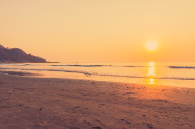 Sahilde güzel gündoğumu