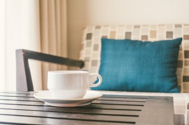 Masada beyaz kahve fincanı