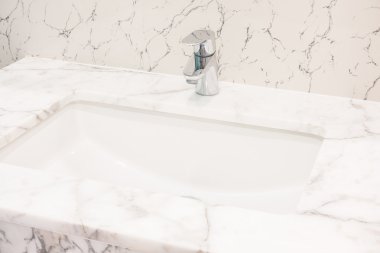 Musluk ve lavabo dekorasyon