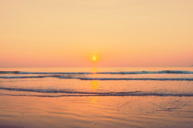 Sahilde güzel gündoğumu