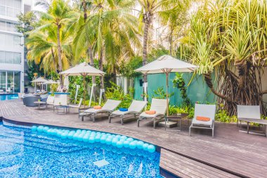 Otelde lüks bir yüzme havuzu