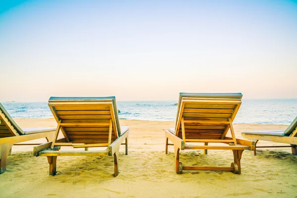 Puste krzesła na plaży — Zdjęcie stockowe