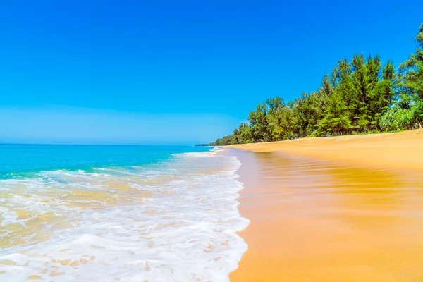 Hermosa playa y mar — Foto de Stock