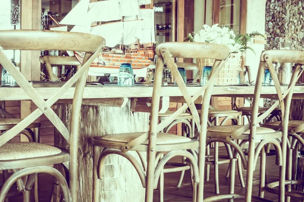 Table et chaises vides dans le restaurant — Photo