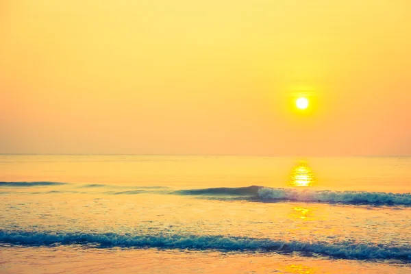 Vacker soluppgång på stranden — Stockfoto