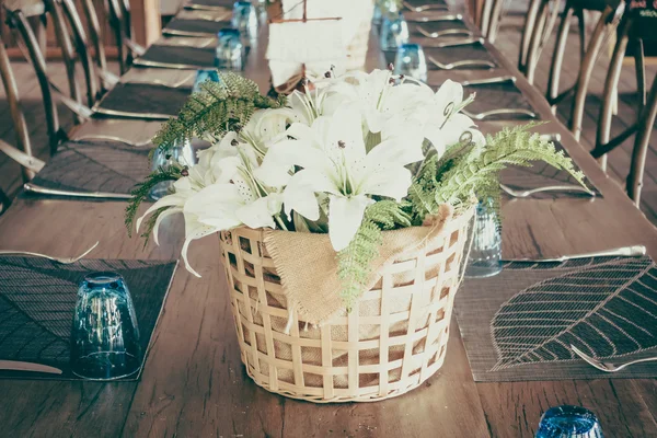 White flowers in vase — Stock Photo, Image