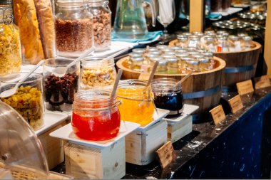Otel restoranında yemek kahvaltı büfesi