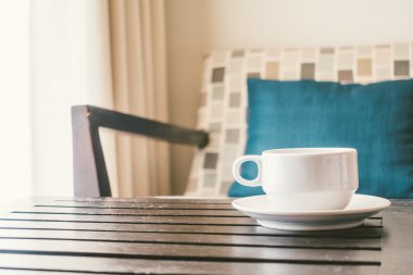 Masada beyaz kahve fincanı