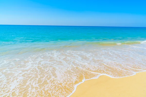 Hermosa playa y mar — Foto de Stock