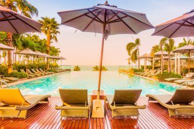 Lüks otel resort yüzme havuzunda