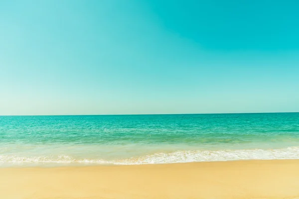 Hermosa playa y mar — Foto de Stock