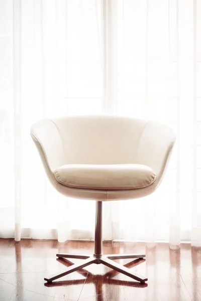 Piękny luksusowy fotel w pokoju dziennym — Zdjęcie stockowe