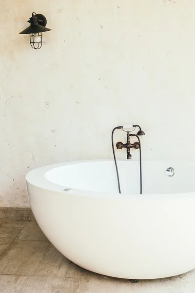 Bella vasca da bagno di lusso — Foto Stock
