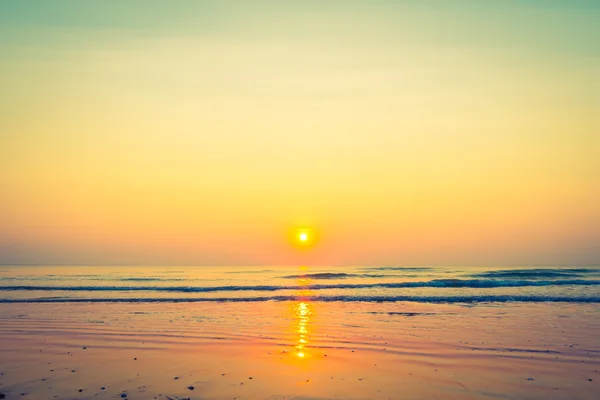 Sahilde güzel gündoğumu — Stok fotoğraf