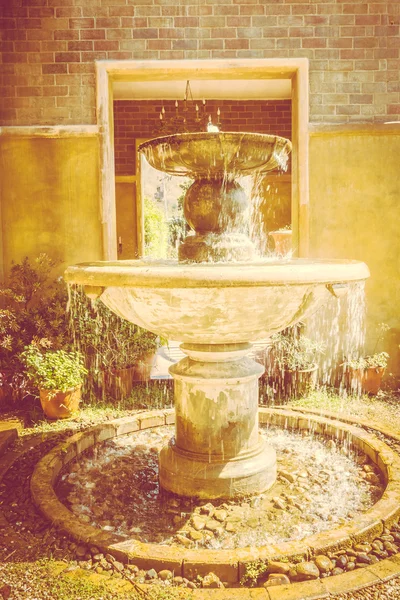 Fontaine d'eau Vintage — Photo