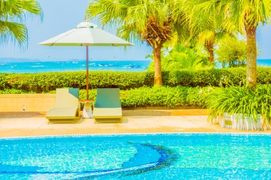 Güzel lüks otel yüzme havuzunda