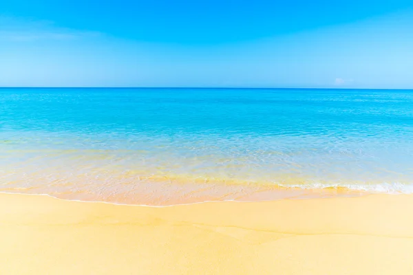 Hermosa playa y mar — Foto de Stock