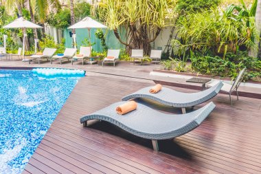 Otelde lüks bir yüzme havuzu