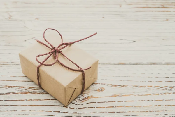 Caja de regalo Vintage Brown en madera — Foto de Stock