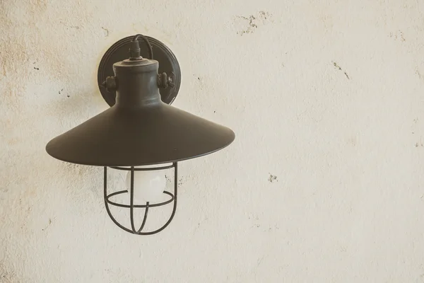 Lampe lumineuse sur mur — Photo