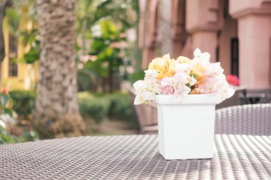 Bougainvillea çiçek vazosu