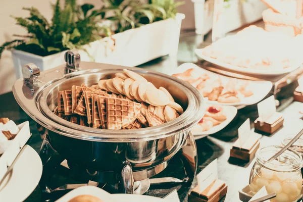 Buffet de catering en el restaurante del hotel — Foto de Stock