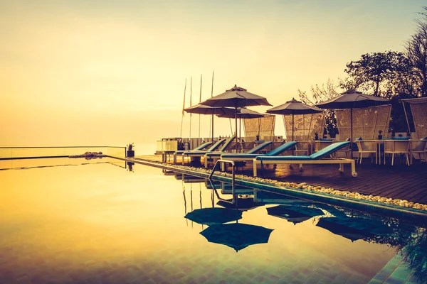 Hermosa piscina de lujo — Foto de Stock