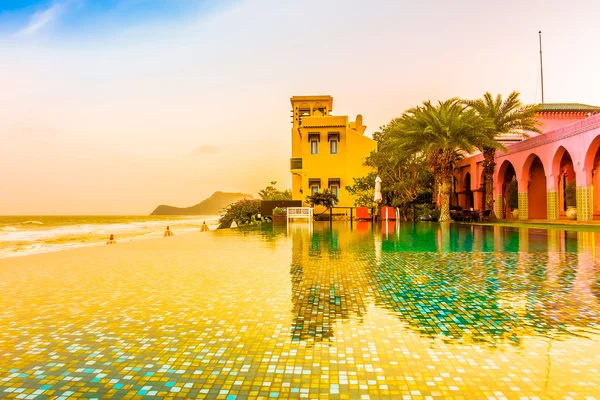 Hermosa piscina — Foto de Stock