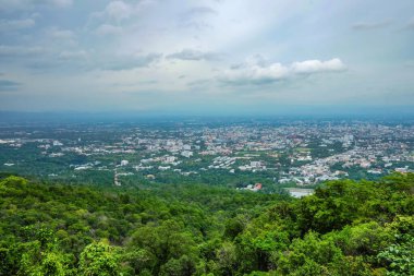 Chiang Mai 'nin güzel şehir manzarası Doi Suthep Dağı' ndaki Chiang Mai şehri gündüz vakti Tayland 'da.