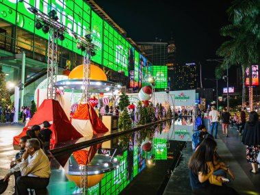 Bangkok / Tayland - 13 Aralık 2018: Bangkok 'taki Merkez Dünya Mağazası önünde Noel Festivali
