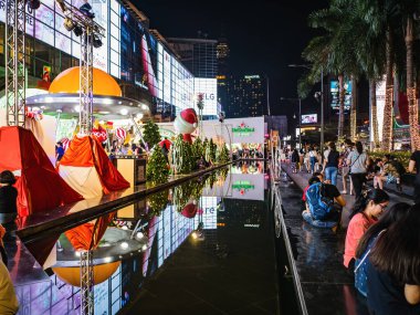 Bangkok / Tayland - 13 Aralık 2018: Bangkok 'taki Merkez Dünya Mağazası önünde Noel Festivali